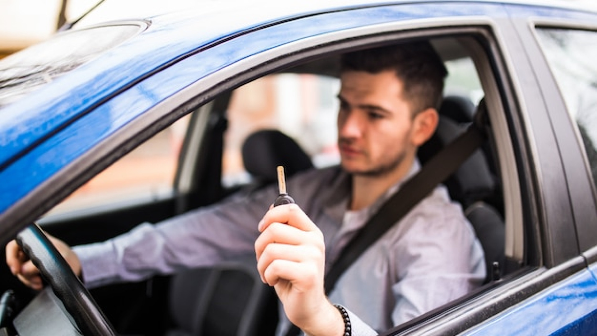 De la cigarette au volant à la vape : pourquoi les conducteurs font-ils évoluer leurs habitudes de consommation ?